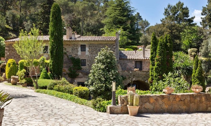 Mont-Ras Villa | Indulge at Masia E Moli de Can Burjats: Pool & Spa Retreat
