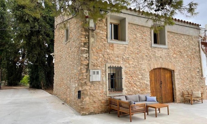 El Ligallo del Ganguil House | Discover MASIA FINCA MAS ROIG: 4-Star Family Retreat