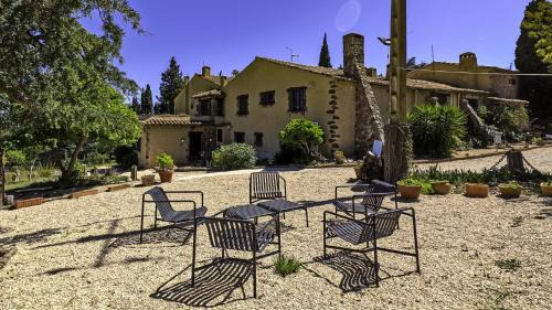 Darnius Apartment | Inviting Masia Mimosa Montaña: Pet Friendly with Pool