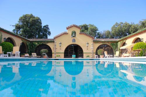 Darnius Apartment | Discover Masia Mimosa Pool House: Pet-Friendly Oasis