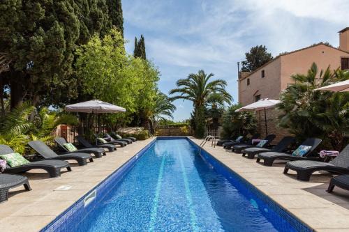 Vilanova I la Geltru Villa | Relax at Masia Notari Casabona with Pet-Friendly Comfort