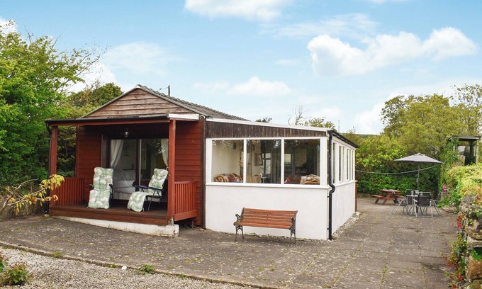 Baycliff Cottage | Spacious 3 Bedroom Getaway with Oceanfront Views in Ulverston