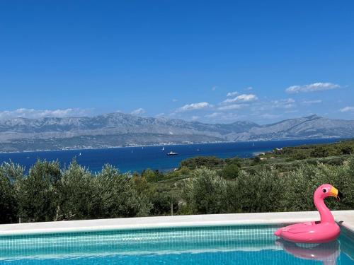 Sutivan House | Unforgettable Maslina House: 4-Star Haven with Pool & Hot Tub