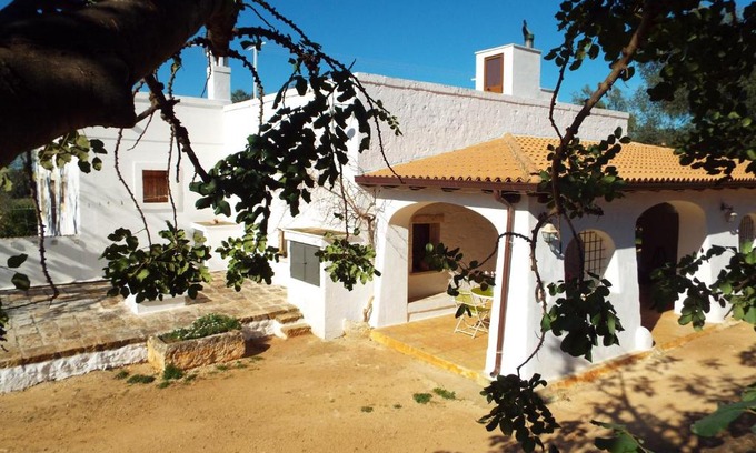 Ostuni House | Top-Rated Masseria Lama di Galizia: Family-Friendly Retreat