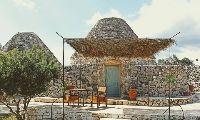 Ceglie Messapica Bed & Breakfast | Guest Rated 10/10: Masseria LoJazzo with Family Amenities
