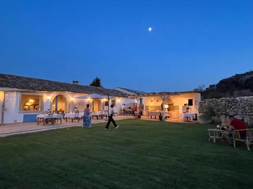 Melilli House | Inviting Masseria Santacatrini: Top-Rated Pet-Friendly Haven