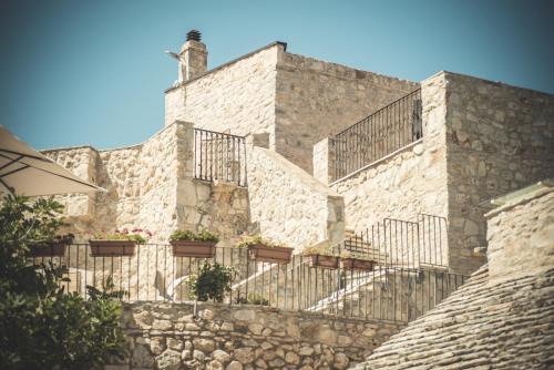 Toritto House | Relax at Masseria Storica Pilapalucci with Pool & Breakfast