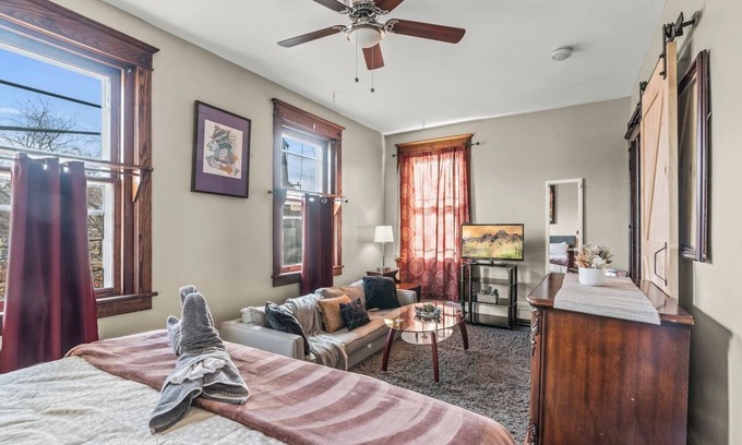 Swarthmore Apartment | Spacious King Bed Suite in Swarthmore - Pet Friendly!