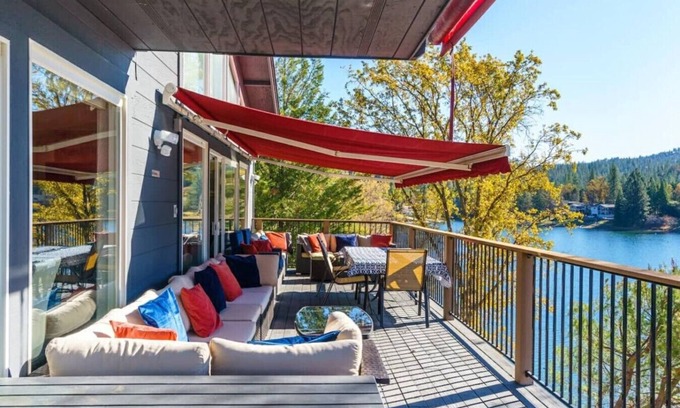Groveland House | Massive 8 bedroom on the lake!