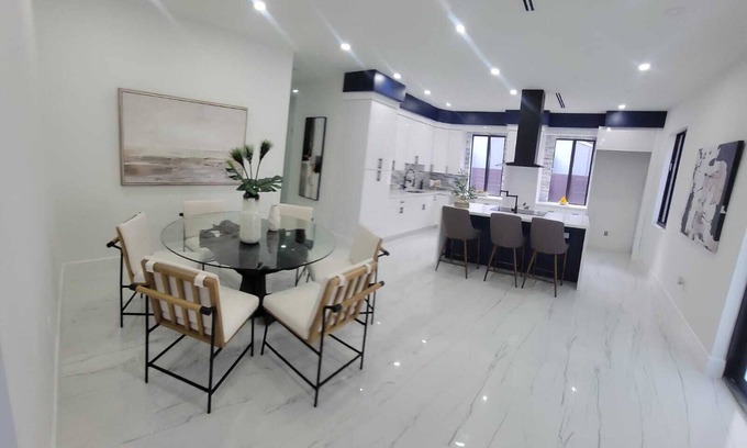 El Portal House | Spacious Rooms with Kitchen - Perfect for Families and Pets