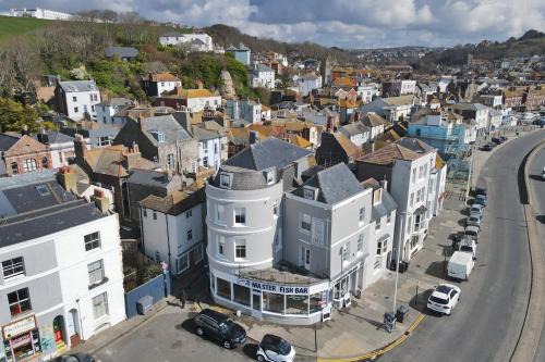 Old Town Hastings Apartment | Inviting Sea View Suite with Oceanfront & Pet-Friendly Perks