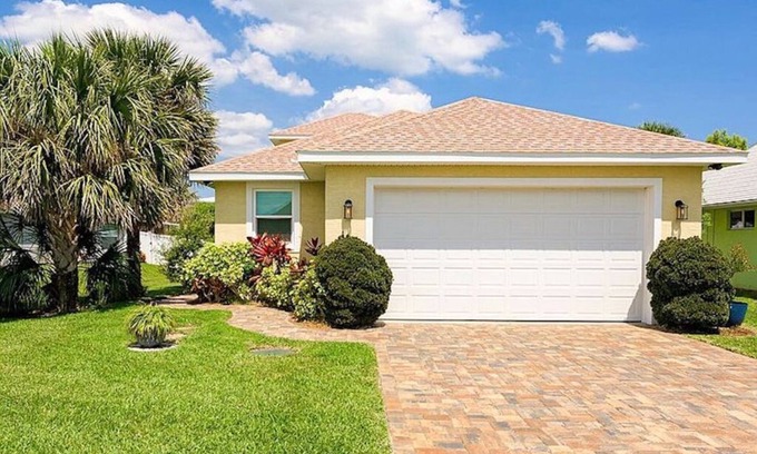 Avalon by the Sea House | Stylish Beach House Steps From Ormond Beach - Rated 10/10