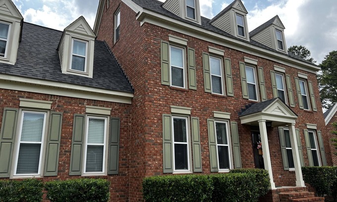 Evans House | Master's Rental: Family-Friendly Stay with Pool & Breakfast