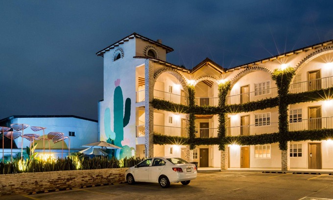 Playa Ensenada Apartment | Prime Master Suite Steps from the Beach with Pool & Jacuzzi