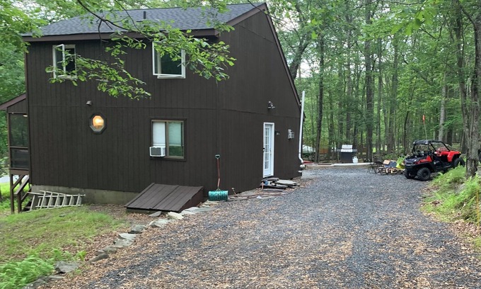 Rowland House | Inviting Masthope Community Chalet with Pool & Pet-Friendly Stay