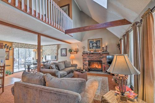 Lackawaxen House | Relax at Masthope Home with Pool & Lake Access in Big Bear