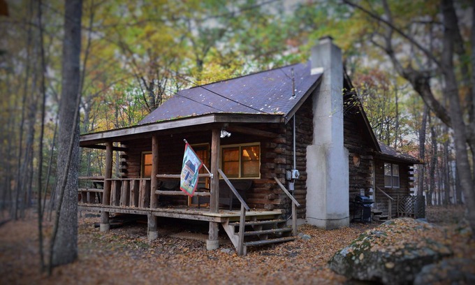 Rowland Cabin | Inviting Masthope Log Cabin with Pool & Spa Amenities