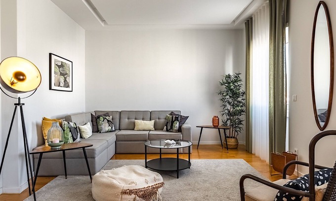 Santo Antonio Apartment | Welcoming Mastic Apartment with WiFi, AC & Spa Access