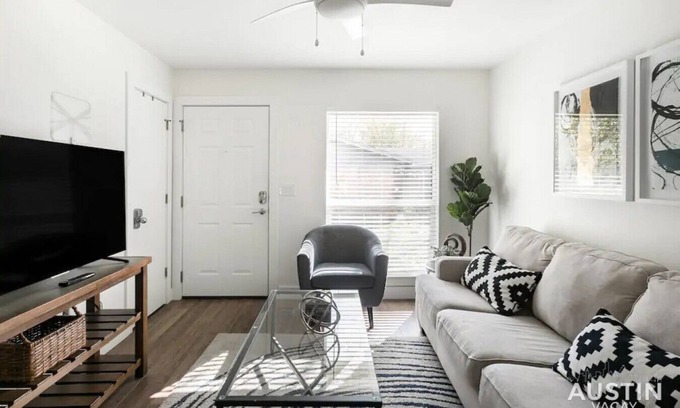 Parker Lane Apartment | Inviting Space | Steps from Top Beer Gardens & Coffee Shops