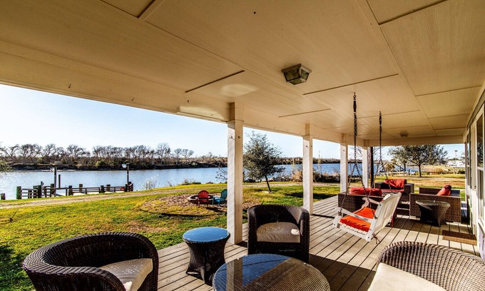 Matagorda Cottage | Idyllic River Front Cottage with Lighted Dock & Pool