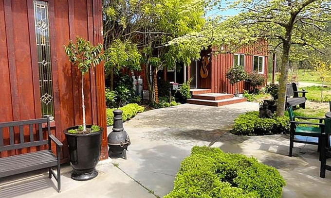 Paraparaumu House | Top-Rated Matai Huka Boutique Accommodation with Breakfast