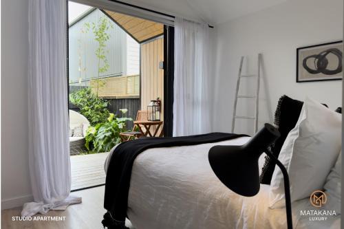 Matakana Apartment | Matakana Escapes: Pet-Friendly Retreat with Hot Tub