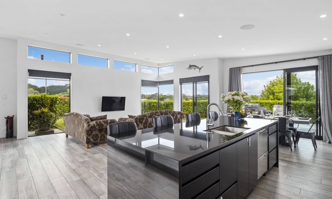 Matakana House | Matakana Retreat: Ideal Family Getaway with Kitchen Access