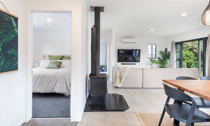 Matakana House | Modern Holiday Home at Matakana Village Central for Families