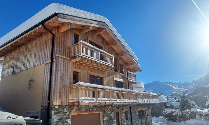 Praranger Ski Chalet | Experience Matangie: Top-Rated Stay with Pet-Friendly Perks