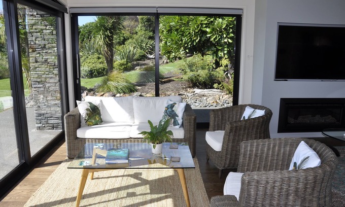 Tutukaka House | Unforgettable Oceanfront Retreat at Aroha Guest Suite