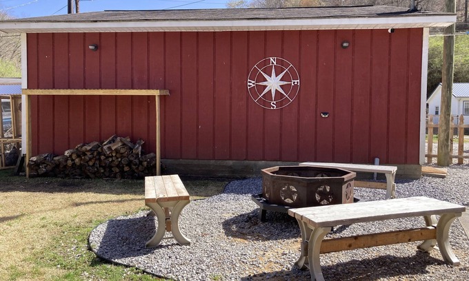 Matewan House | Explore Matewan Riders Retreat: Guest Rated 9.8/10, Family-Friendly