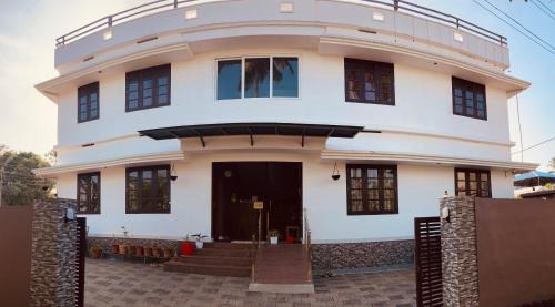 Alwaye Apartment | Guest Rated: Mather Rajagiri Furnished Apartments Awaits
