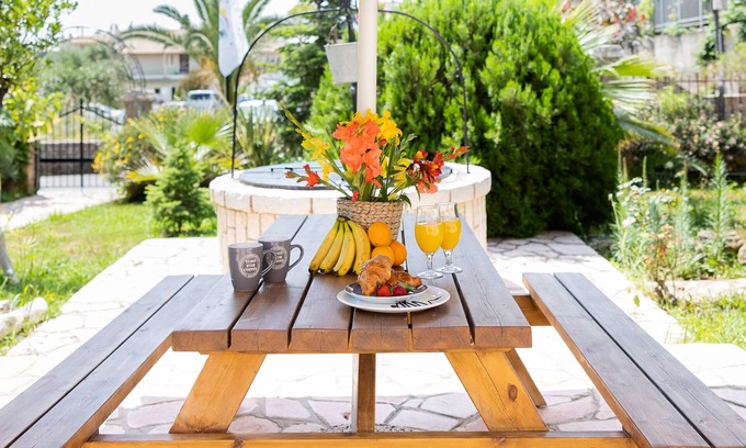 Gouvia House | Mathraki Resort: Ocean View Retreat with Pool & Dining