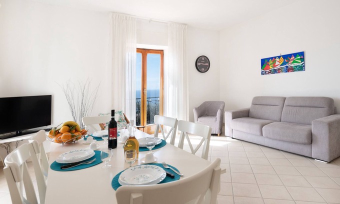 Marina del Cantone Apartment | Guest Rated Matisse Cantone: Family-Friendly with Breakfast