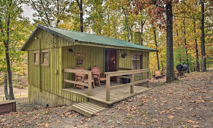Huntingdon Cabin | Cozy 'Matt Dillon' Cabin - Near Raystown Lake Getaway!