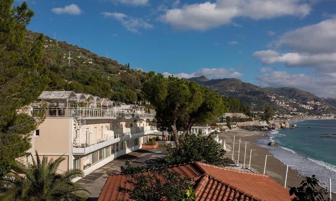 Spisone House | Relax at Matteo's House Taormina with Oceanfront Amenities