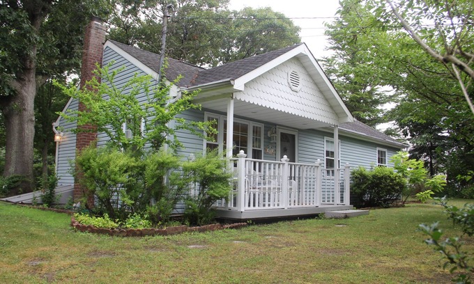 Mattituck Cottage | Experience Mattituck Cottage: Oceanfront Retreat in Wine Country