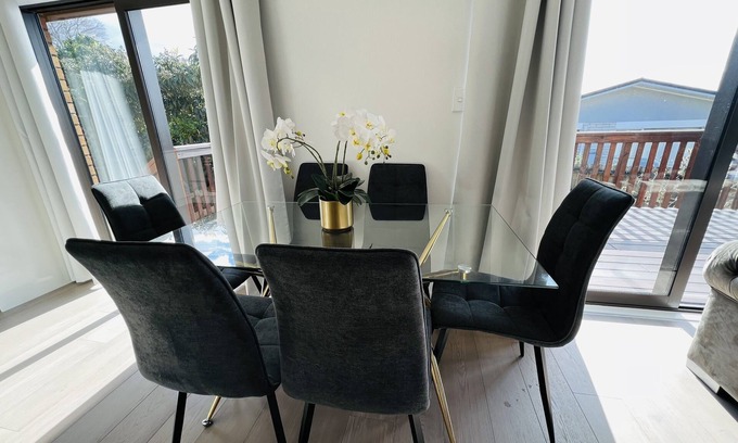 Auckland House | Experience Matuhi Deluxe: Family-Friendly Two-Bedroom Retreat
