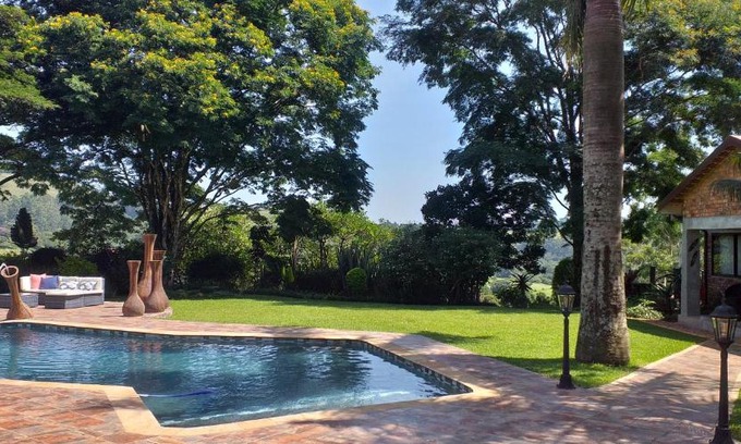 Assagay Cabin | Tranquil Matusadona Guest Lodge with Oceanfront Amenities