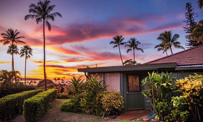 Kaanapali Cottage | Ocean View Cottage: 10/10 Rated with Pool & Breakfast!
