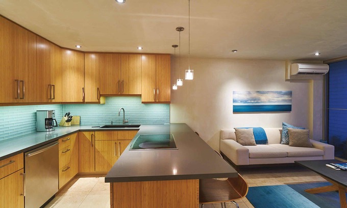 Kuau Condo | Oceanfront Maui Condo - Steps from Mama's Fish House!