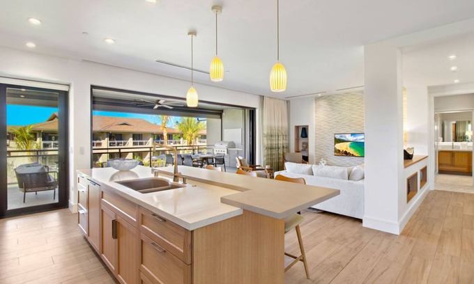 Honokowai Villa | Discover Maui Resort Rentals: 6 Bedrooms Steps from Beach