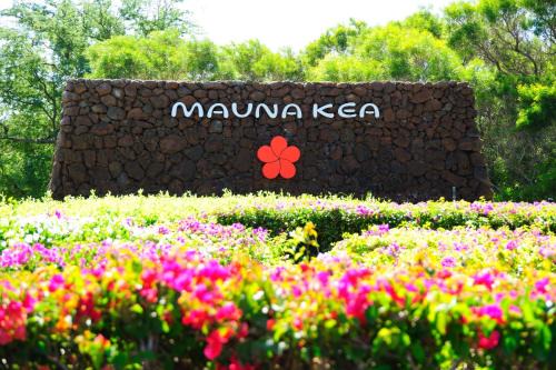 Kamuela Resort | Oceanfront Relaxation at Mauna Kea Beach Hotel