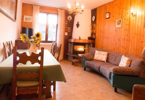 Teglio House | Elegant Maurice des Alpes: Pet-Friendly with Top Amenities