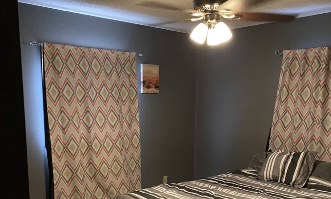 Waukon House | Mav’s Escape: Pet-Friendly Getaway with Perfect Reviews