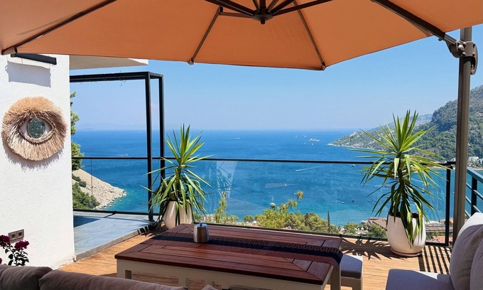 Turunc Apartment | Mavinin ve yeşilin dansı.