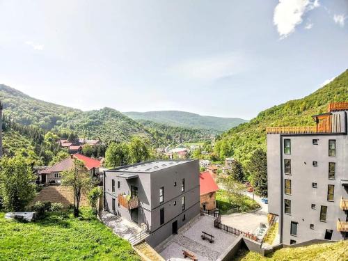 North Macedonia Apartment | Guest Rated 9.2: Mavrovo Residence with Family-Friendly Dining