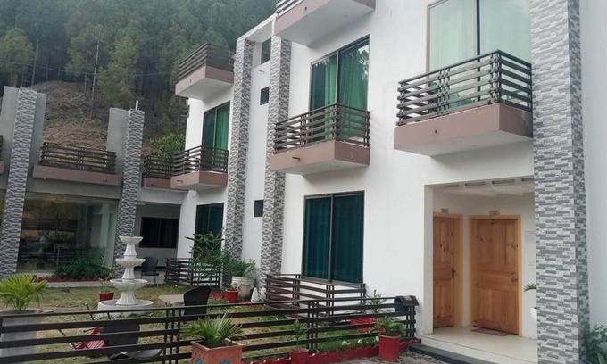 Khyber Pakhtunkhwa Bed & Breakfast | Cozy Mawaa Guest House with Free Breakfast for Families