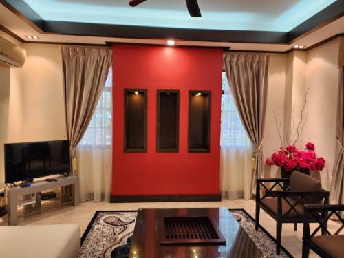 Putrajaya Villa | Discover Mawar Singgah: Family-Friendly Retreat with Hot Tub