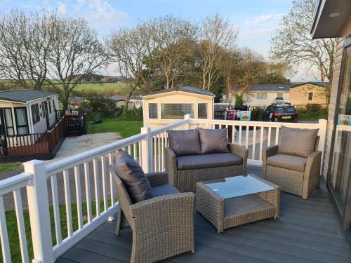 Newquay Resort | Pet-Friendly Mawgan Pads with Pool & Top Guest Ratings